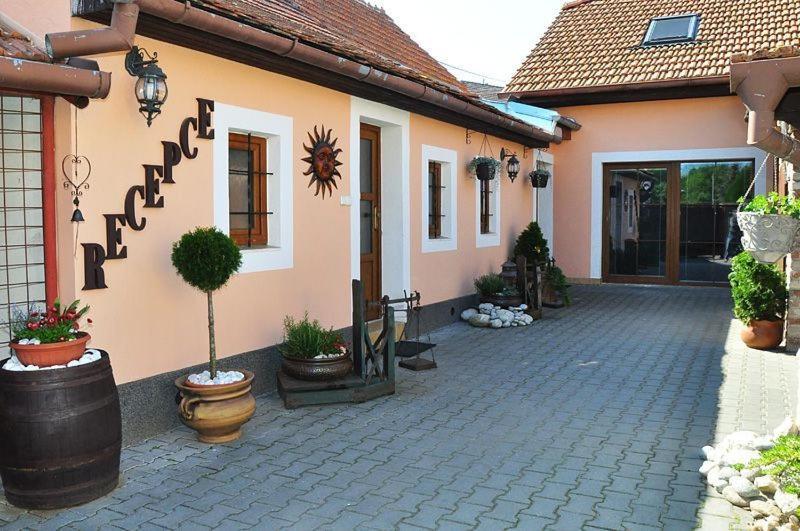 Penzion Farma Lednice Exterior foto